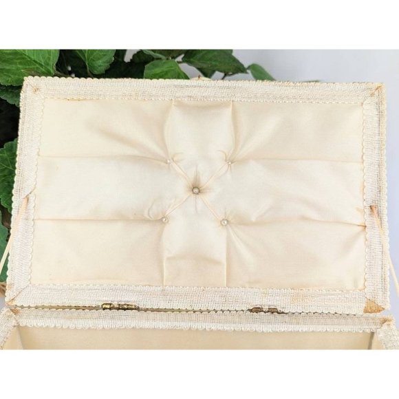 Vintage 1950s Wicker Sewing Box Red Paisley Fabric Lid with Built-in Pin Cushion - Picture 5 of 10